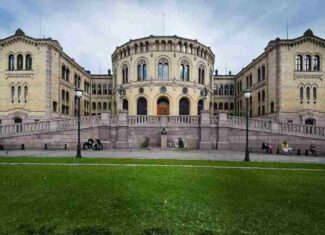 النرويج | سياسة : سيطلب حزب الحُمر Rødt و حزب اليسار الاشتراكي  SV عقد اجتماع عاجل للبرلمان و يطالبان الحكومة بإجراءات جديدة لدعم الكهرباء