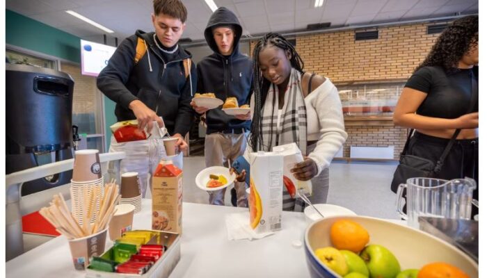 النرويج | تعليم : قريباً سيحصل جميع الطلاب في المدرسة الثانوية في أوسلو على طعام مجاني في المدرسة كل يوم
