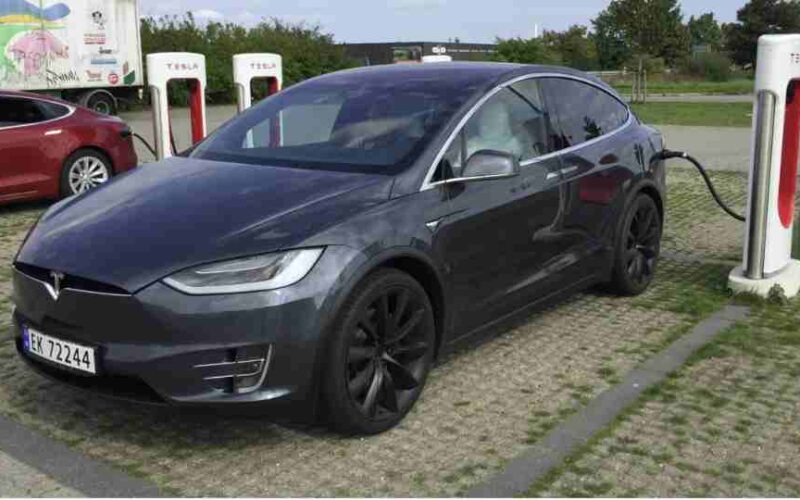 النرويج | مواصلات : الآن يمكن للجميع الحصول على خصم على شحن السيارات من شواحن Tesla